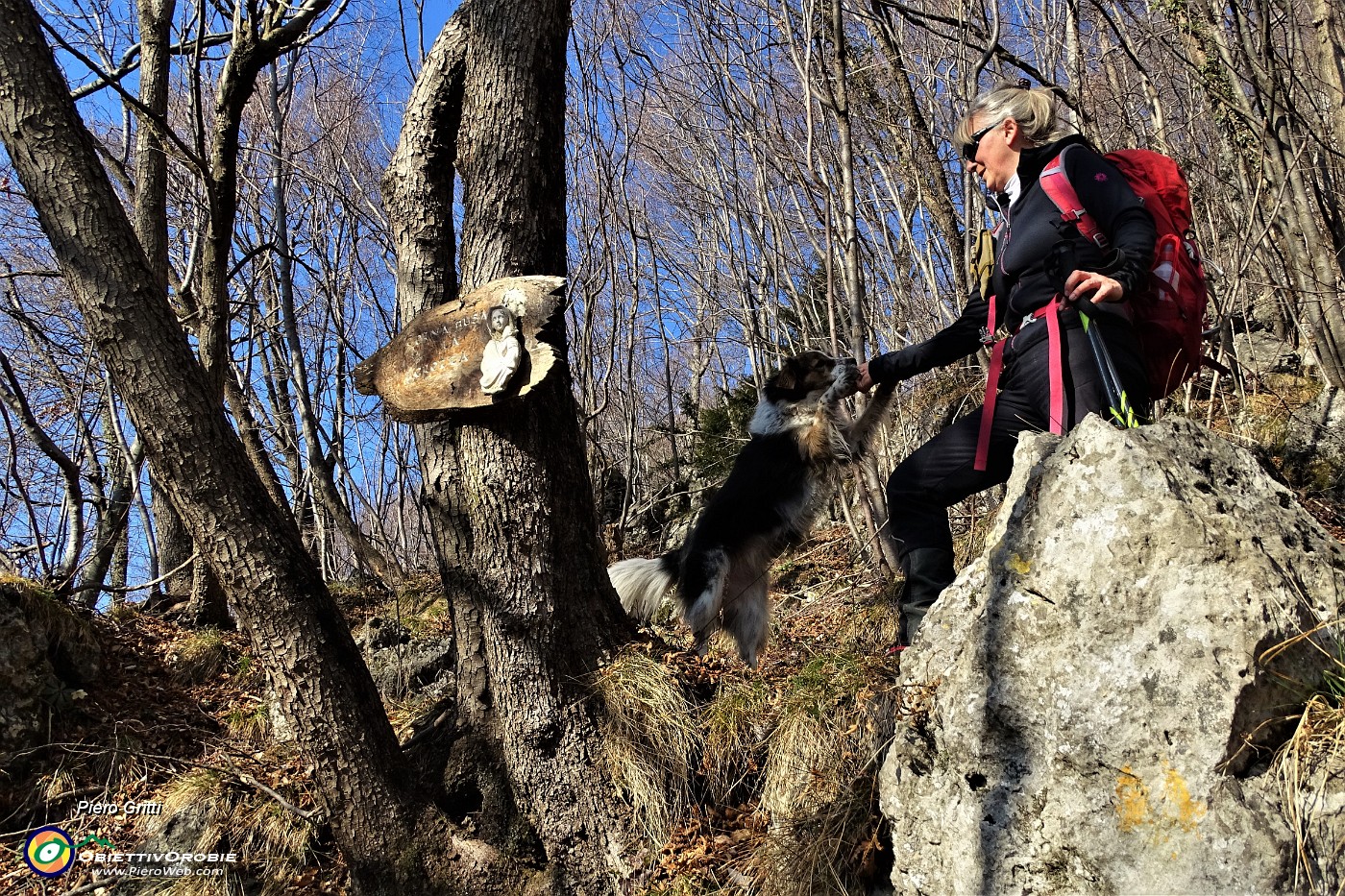 37 Dalla Grotta della Cornabusa rientriamo sul sentiero.JPG